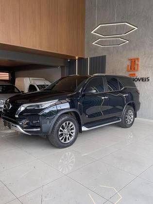 TOYOTA HILUX SW4 2.8 D-4D TURBO DIESEL SRX 7L 4X4 AUTOMÁTICO